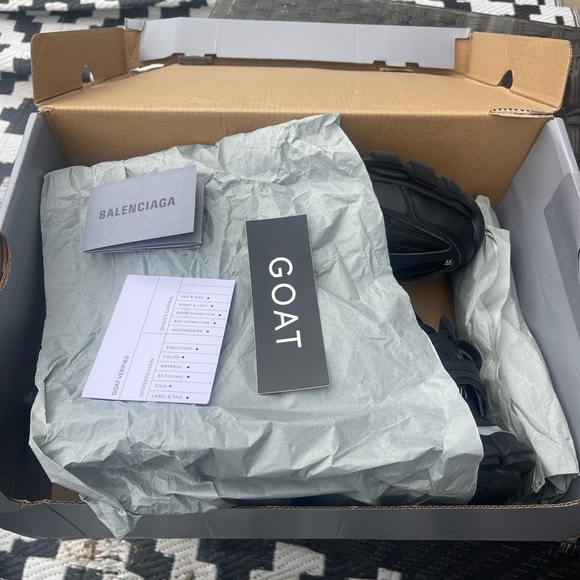 Barely used Balenciaga led runners - Picture 4 of 8